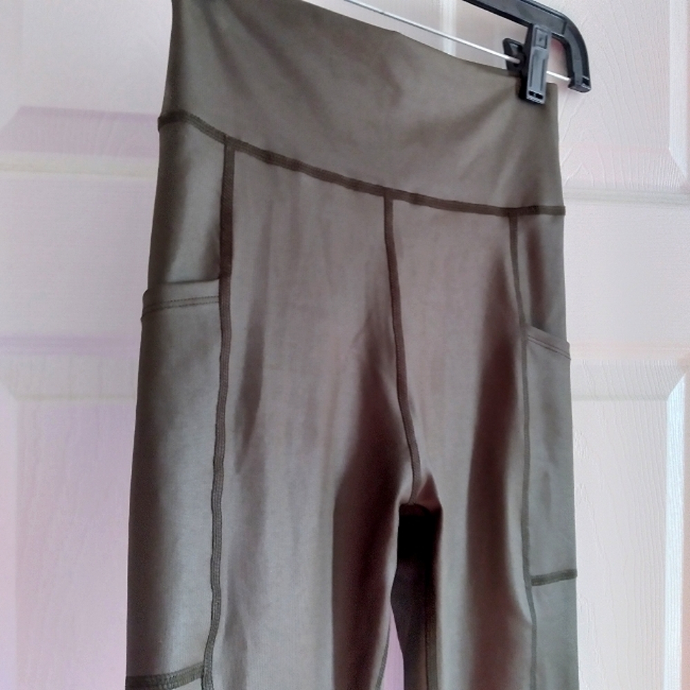 Abercrombie and Fitch Shiny Green High Waisted Contour Leggings - Picture 2 of 6